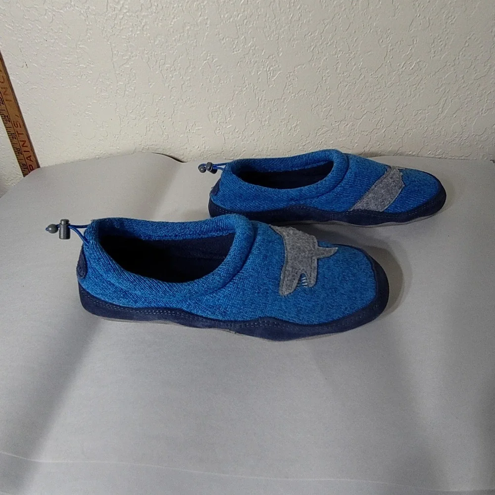 LL Bean Kids Daybreak Scuffs Shark Blue Sweater Knit Slippers Size 5-6 505181